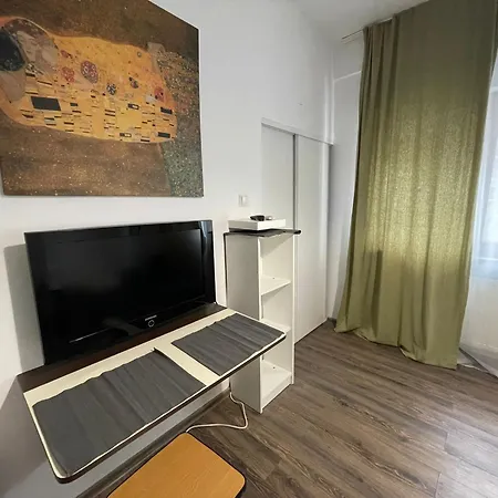 Athenee Cozy Studio With Self Check In *